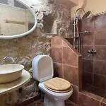 Дом отдыха Traditional Stone House *