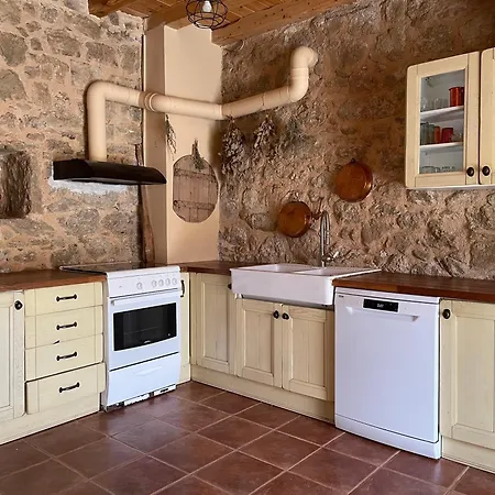 Traditional Stone House Casa de Férias