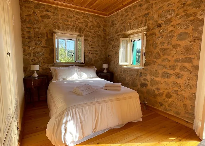 Dom wakacyjny Traditional Stone House *