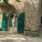 Nyaraló Traditional Stone House *