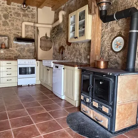 Traditional Stone House Nyaraló