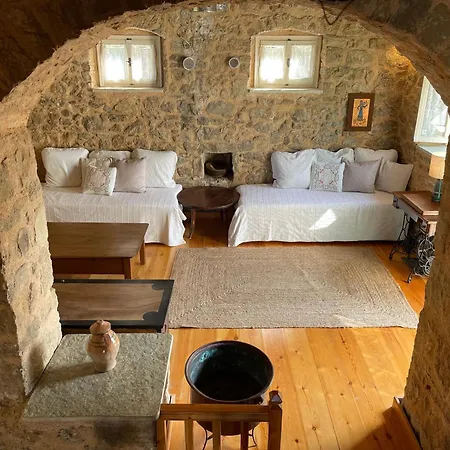 Traditional Stone House Nyaraló *