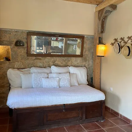Traditional Stone House Nyaraló *