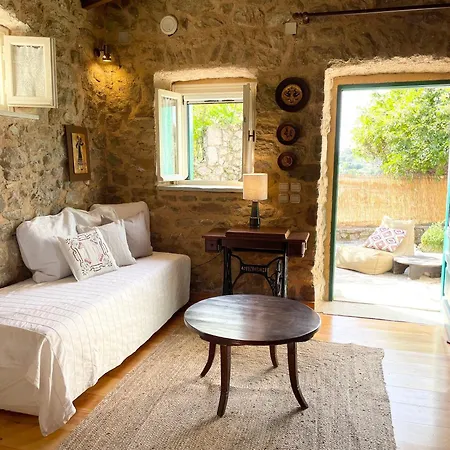 Traditional Stone House Nyaraló *
