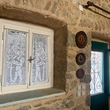 Nyaraló Traditional Stone House Lazaráta