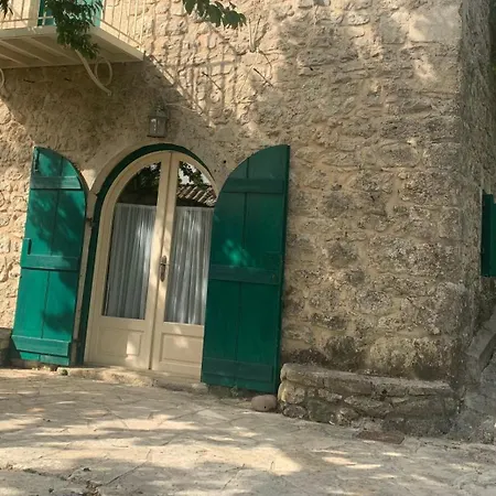 Nyaraló Traditional Stone House *