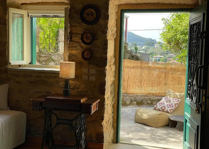 度假居 Traditional Stone House *